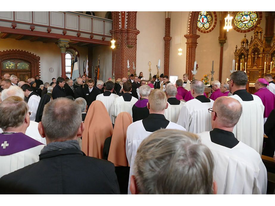 Pontifikalrequiem und Beisetzung von Weihbischof em. Johannes Kapp (Foto: Karl-Franz Thiede)